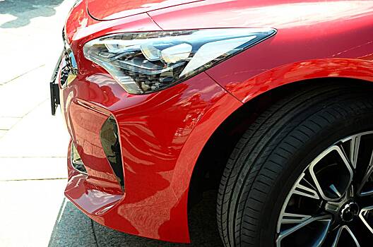 Автоюрист объяснил, зачем штрафовать водителей за выключенные фары