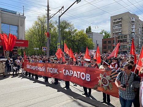 По центральной улице Саратова началось движение «Бессмертного полка»