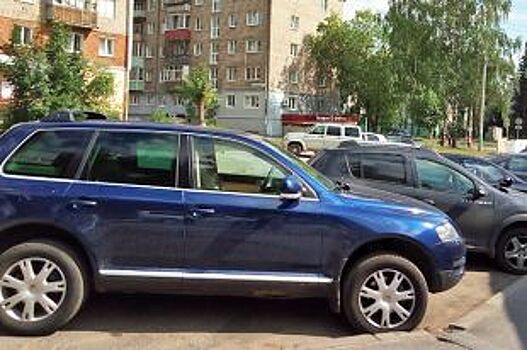 Машина не ко двору. Почему в Казани не хватает парковок для автомобилей?