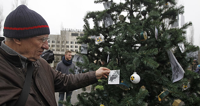 В Припяти впервые за 33 года установили новогоднюю ель