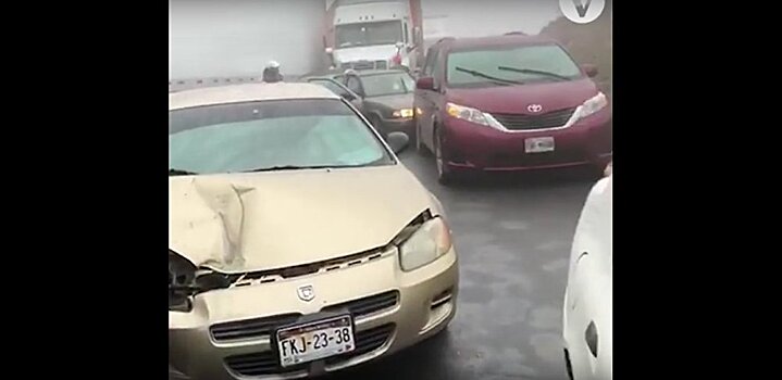 50 автомобилей столкнулись в Мексике