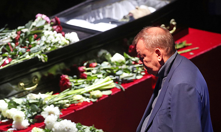 Прощание с Романом Виктюком 20 ноября 2020: прямая онлайн-трансляция - KP.RU