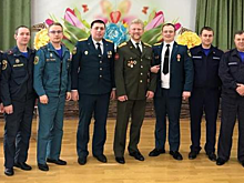 В Чехове пожарных спасателей наградили в профессиональный праздник