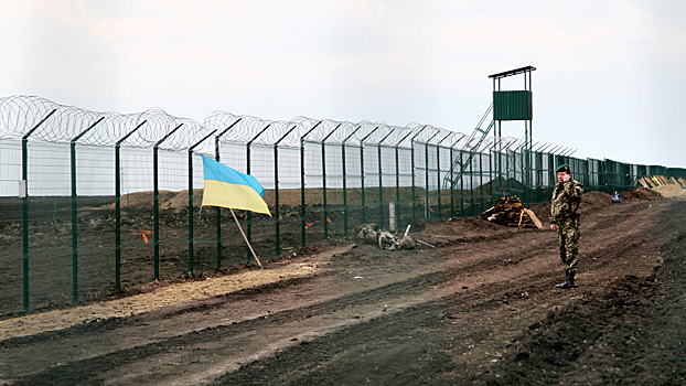 В Закарпатье двое мужчин напали на пограничника и сбежали в Румынию