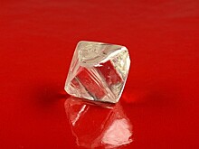 В Якутии нашли два крупных и очень редких алмаза