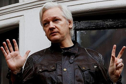 Основатель WikiLeaks Ассанж выразил сожаление в связи со смертью модельера Вивьен Вествуд