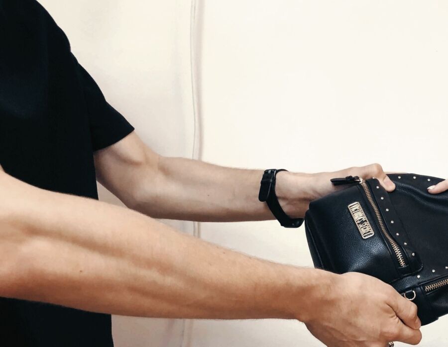 Костромич обокрал детей и радостный пошел гулять по ТЦ