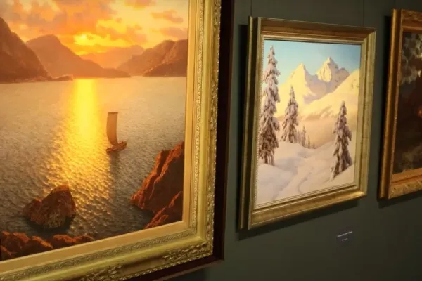 В Тольятти на месяц продлили работу выставки картин Ивана Шультце