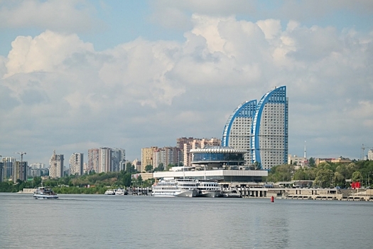 Жители Волгограда увидели прохождение роскошной яхты за 6,5 миллиона евро