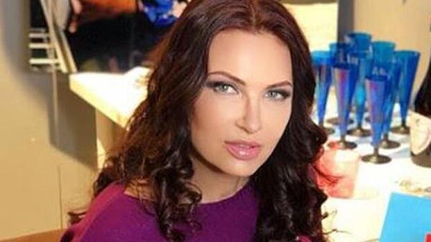 Эвелина Блёданс оценила восточное гостеприимство