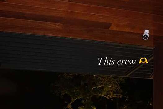 Дочь президента США Трампа Иванка снялась в сияющем мини-платье