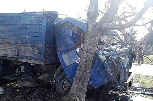 Водитель КамАза погиб во время ДТП в Курганинском районе