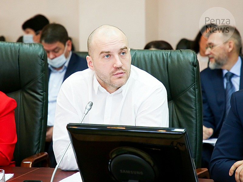 Рудской получил удостоверение и значок депутата гордумы Пензы