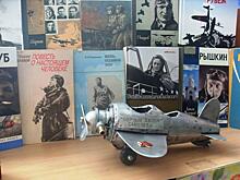 «Первым делом – самолеты»: в библиотеке на Усиевича представили новую книжную экспозицию
