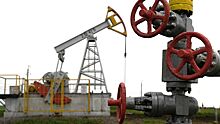 Экспорт нефти из России упал более чем вдвое