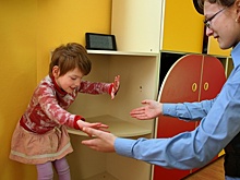 Россияне стали больше учить детей быть счастливыми, чем порядочными