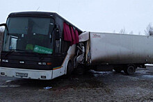 Два человека погибли в ДТП с автобусом из Таджикистана и грузовиком под Тобольском