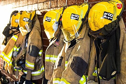 В Госдуме решили разрешить женщинам работать укладчиками и пожарными