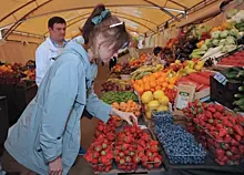 Овощи, фрукты и другие товары из регионов России. Как работают ярмарки выходного дня в ЮЗАО