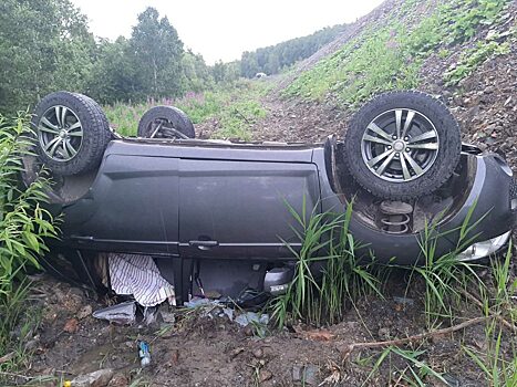 Водитель и пассажир Lifan пострадали после съезда в кювет на трассе Красноярск - Ачинск