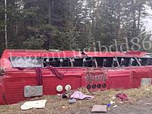 Пассажирский автобус перевернулся на трассе в Югре