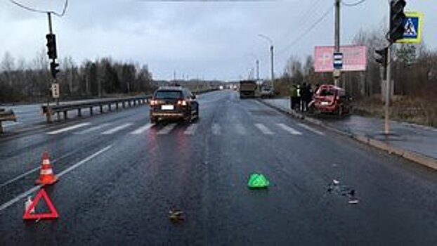          В Гнусино «КамАЗ» влетел в две иномарки        