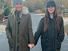 Лучшие подружки: Гвинет Пэлтроу прогулялась под ручку с любовницей бывшего мужа