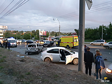 В Новосибирске на Ватутина Lexus устроил массовое ДТП