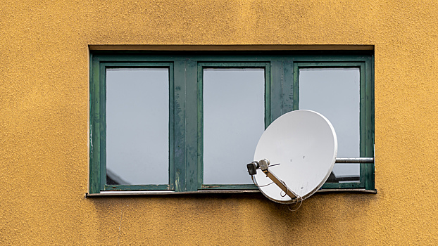 Россиянам напомнили о штрафах за установку спутниковой антенны