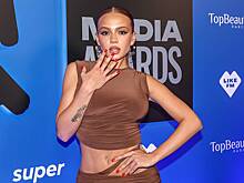 Валя Карнавал без штанов снялась в откровенной позе