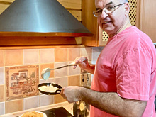 Пермский омбудсмен похвастался специальным рецептом блинов. Фото