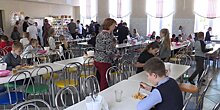 Капрезе и рикотта: школьные столовые в Беларуси обновили меню для детей