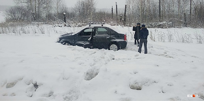 Дорожное видео недели: смерть женщины на обочине, дерзкое ограбление Mercedes и подбитые пешеходы
