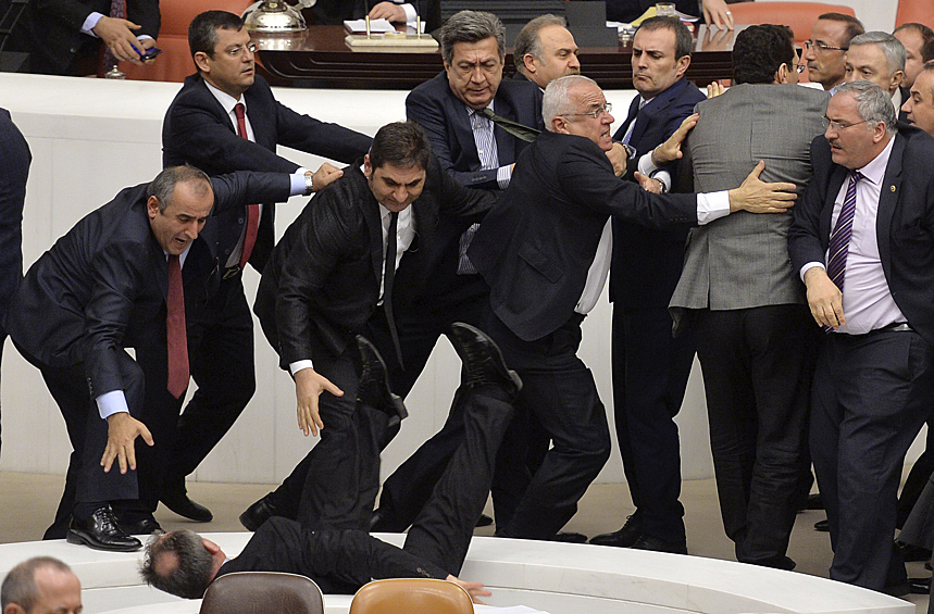 Потасовка в Парламенте Турции, 2015 год