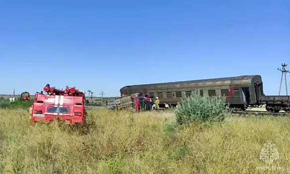 В Самарской области грузовик столкнулся с поездом