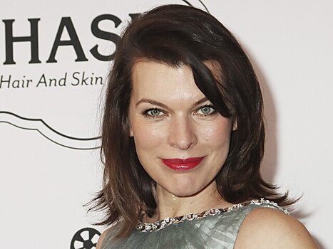 Милла Йовович поздравила себя с 50-летием