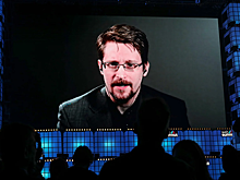 Сноуден принял присягу и получил российский паспорт