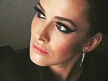 Солистку группы NikitA Дарью Астафьеву застали в лифте в непотребном виде