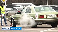 В Воронеже ретро-автомобили за сотни тысяч евро жгли резину и крутили «восьмёрки»