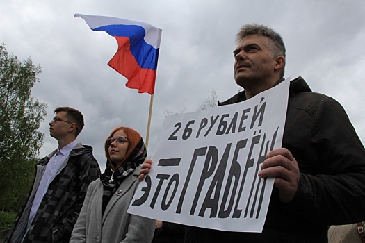 «26 рублей - это грабёж»: в Архангельске День России отметили митингом против роста цен за проезд
