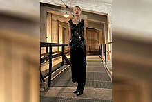 Актриса Рената Литвинова вышла на публику в платье из латекса