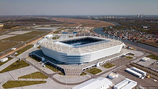 Построенный за миллиарды рублей стадион в Калининграде уже разваливается