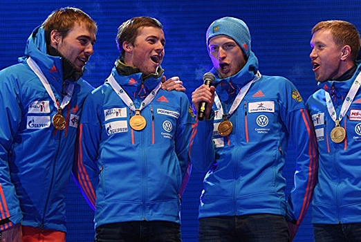 Ведущий церемонии награждения биатлонистов извинился за ошибку с гимном РФ
