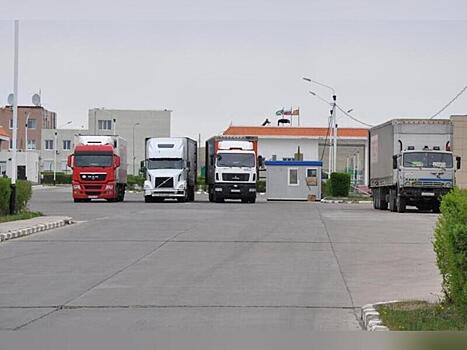 На российской-китайской границе в Забайкальске обрадовалась очередь из грузовиков