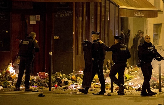 В СМИ появились кадры теракта в парижском кафе