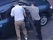 В Железногорске хулиган избил на улице автомобилиста