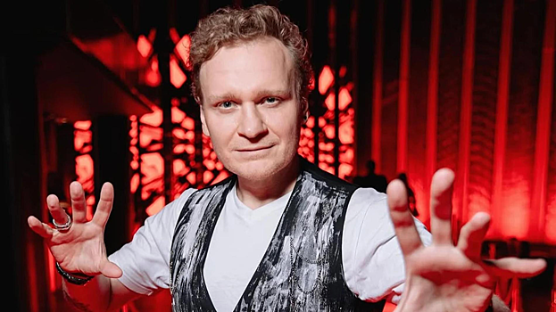 Иллюзионист Сергей Сафронов встретил жену из роддома: «Дочка на моих руках перелетела порог своего дома»