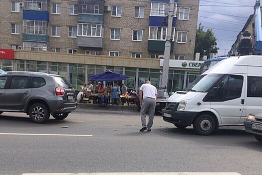 В Пензе у «Буратино» образовалась пробка из-за столкновения маршрутки с иномаркой