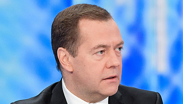 Медведев поздравил ансамбль "Березка" с юбилеем
