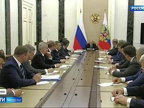 Путин принял в Кремле 16 избранных губернаторов